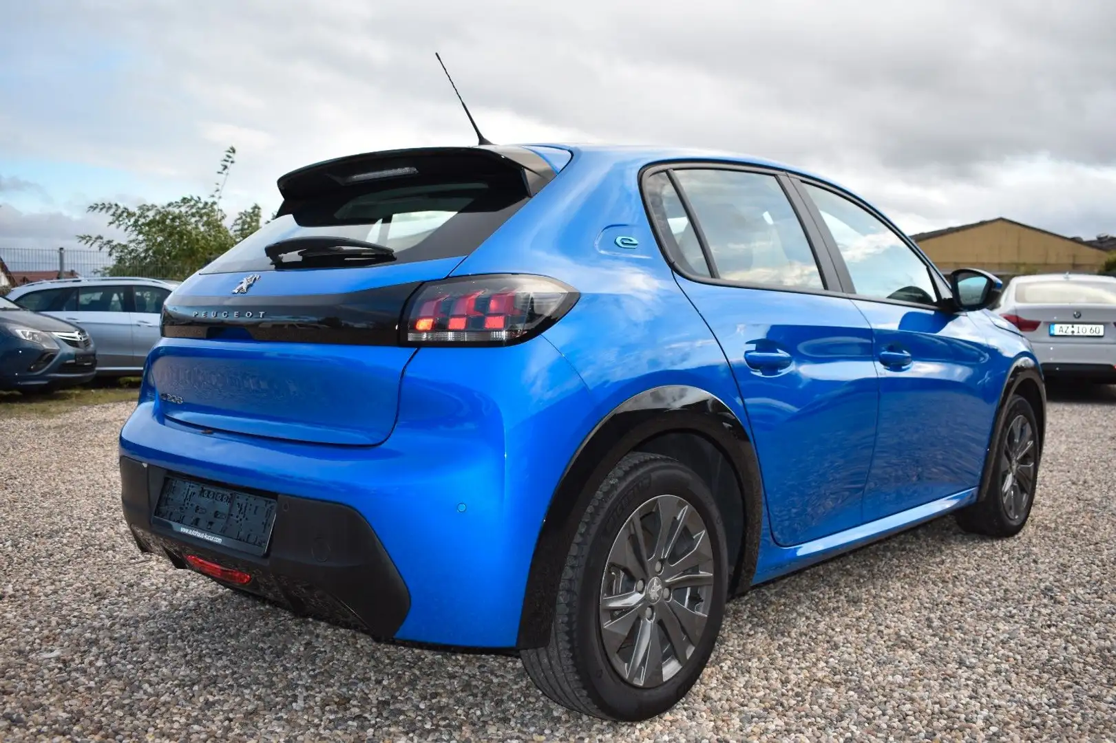 Peugeot 208 e- Active Pack 1. Hand Unfallfrei Applecarpl Bleu - 2