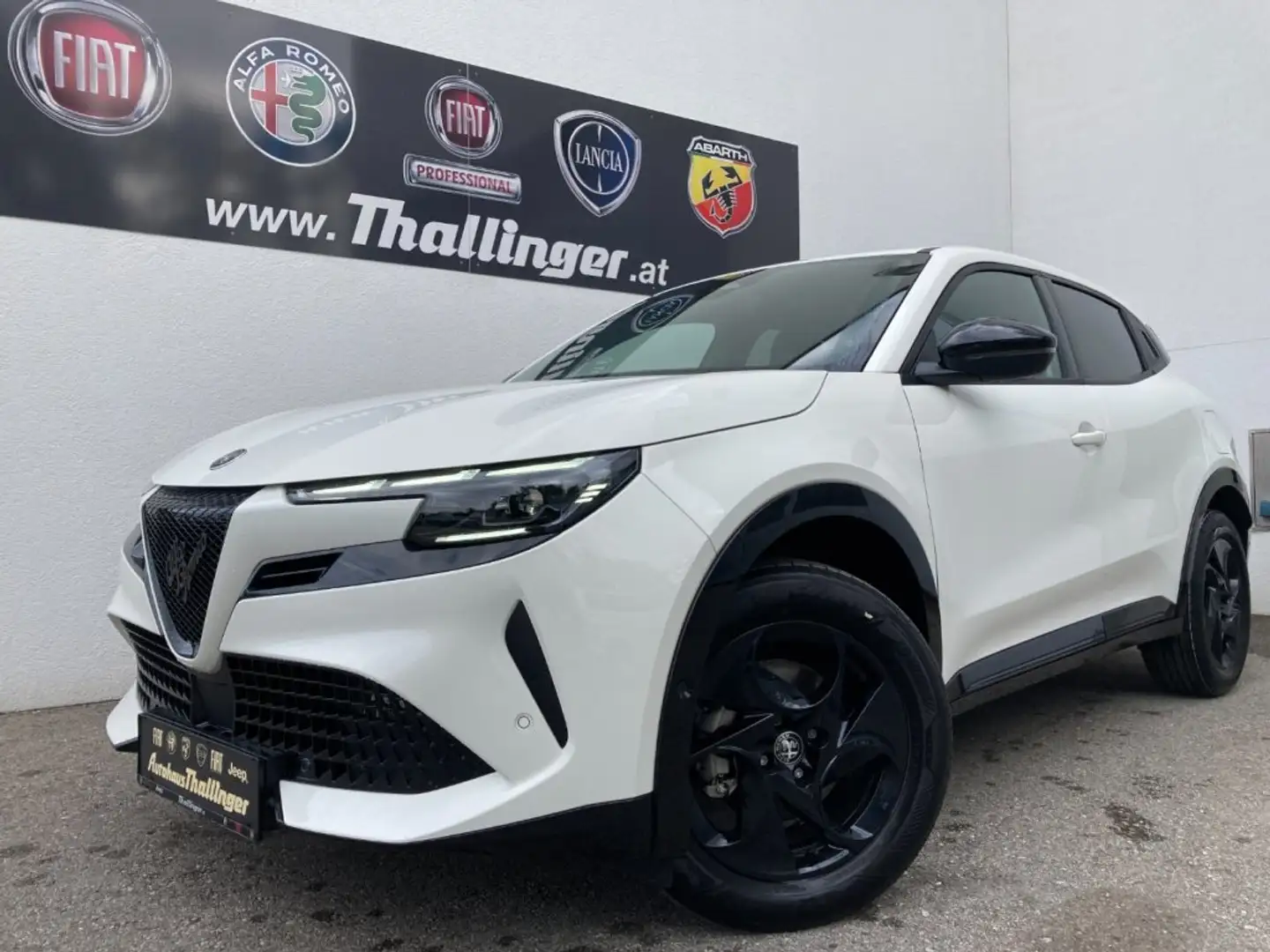 Alfa Romeo Junior Ibrida 1.2 145 PS Hybrid Weiß - 2