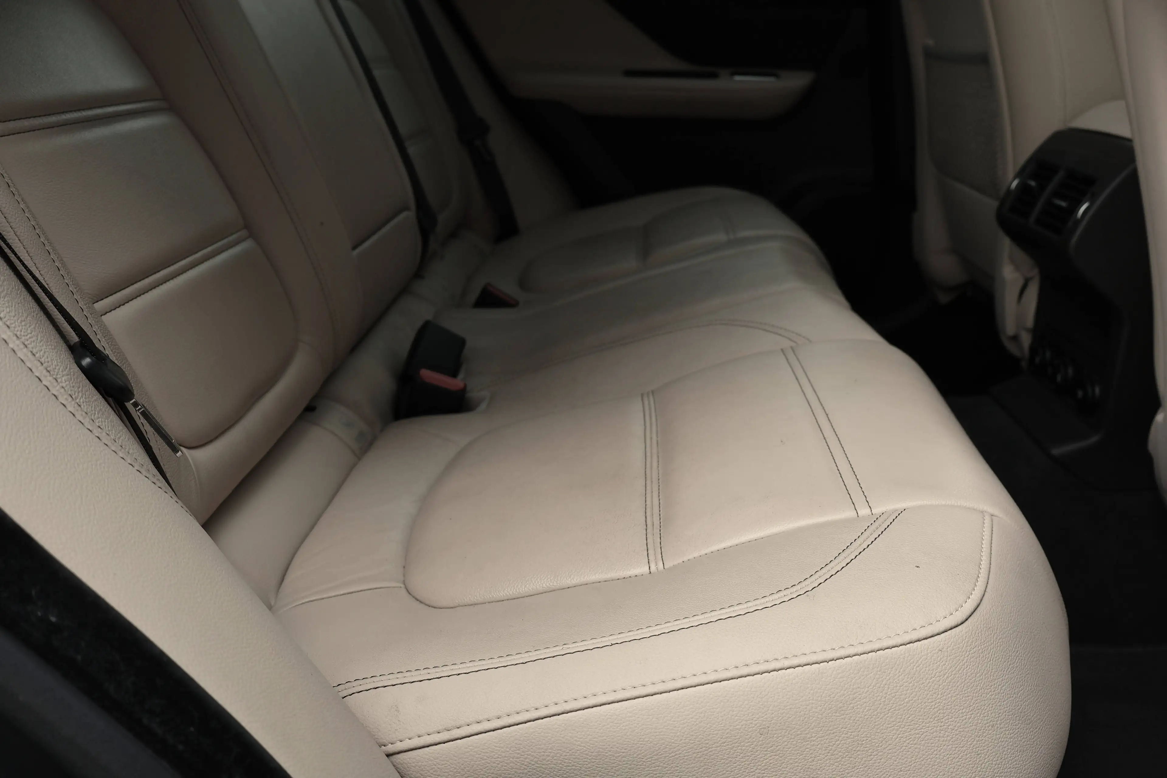 Jaguar F-Pace F-Pace 2.0 D AWD Pano CruiseC CarPlay MERIDIAN Garantie* — photo 9