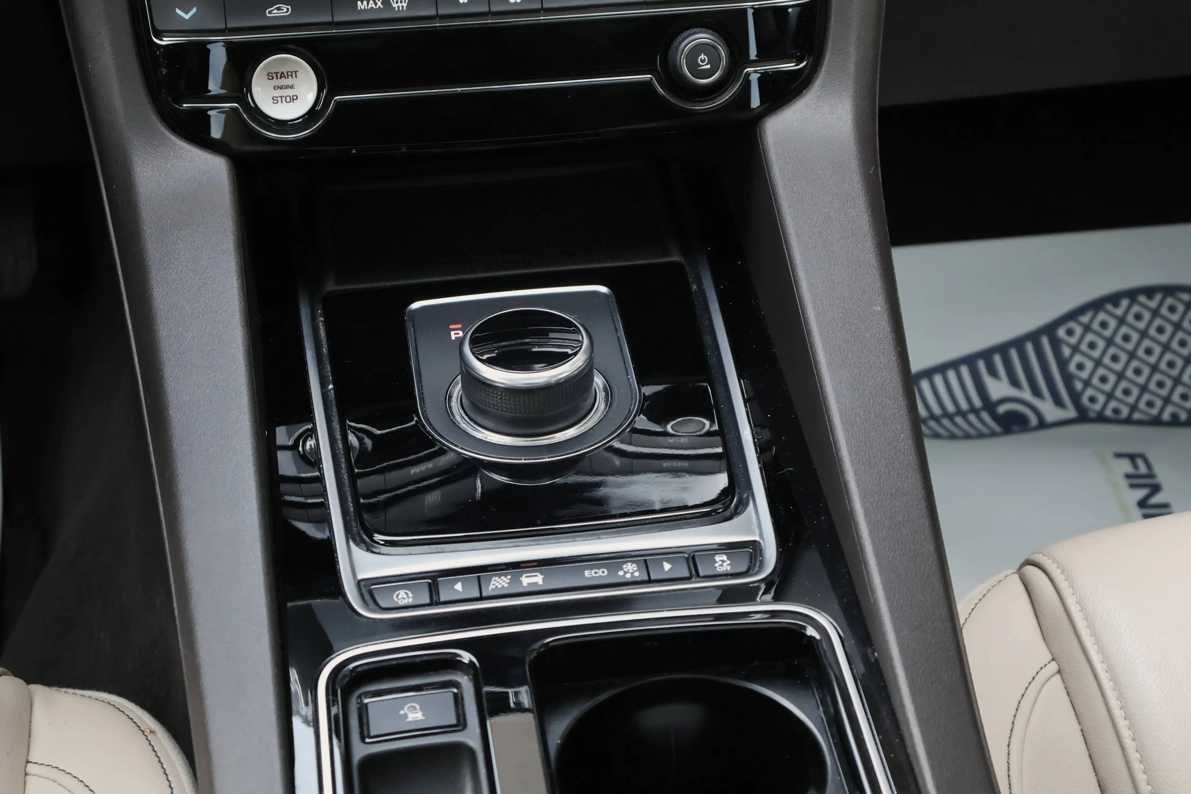Jaguar F-Pace F-Pace 2.0 D AWD Pano CruiseC CarPlay MERIDIAN Garantie* — photo 13