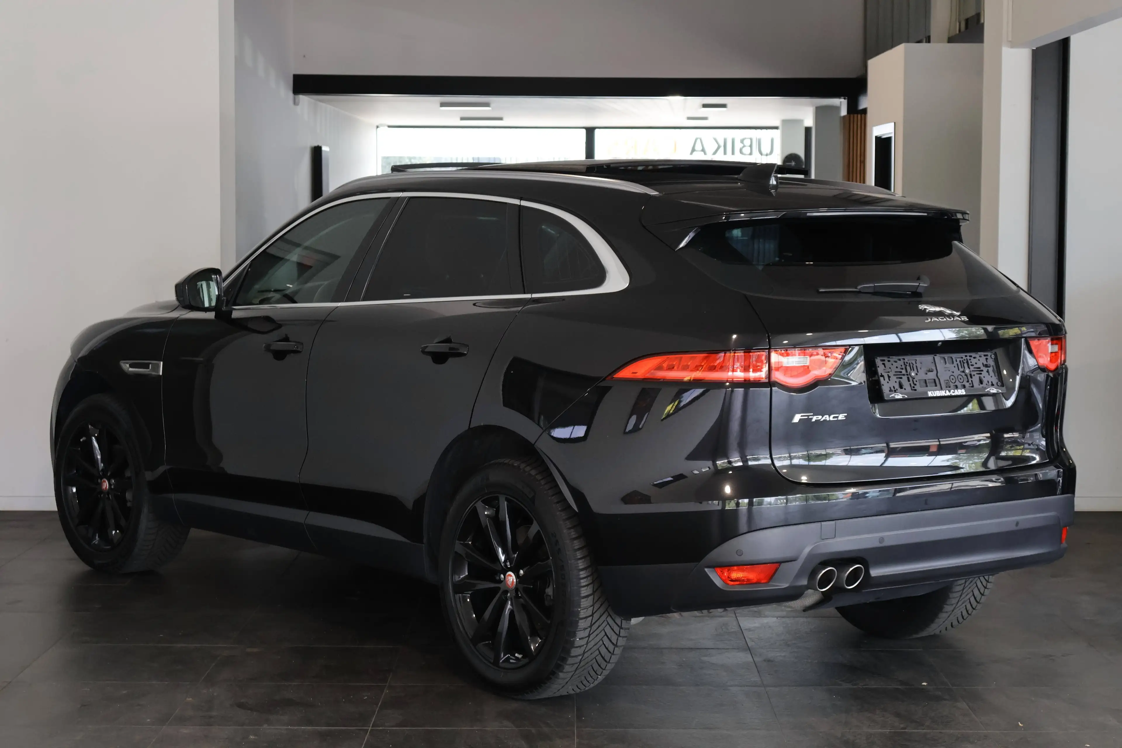 Jaguar F-Pace F-Pace 2.0 D AWD Pano CruiseC CarPlay MERIDIAN Garantie* — photo 4