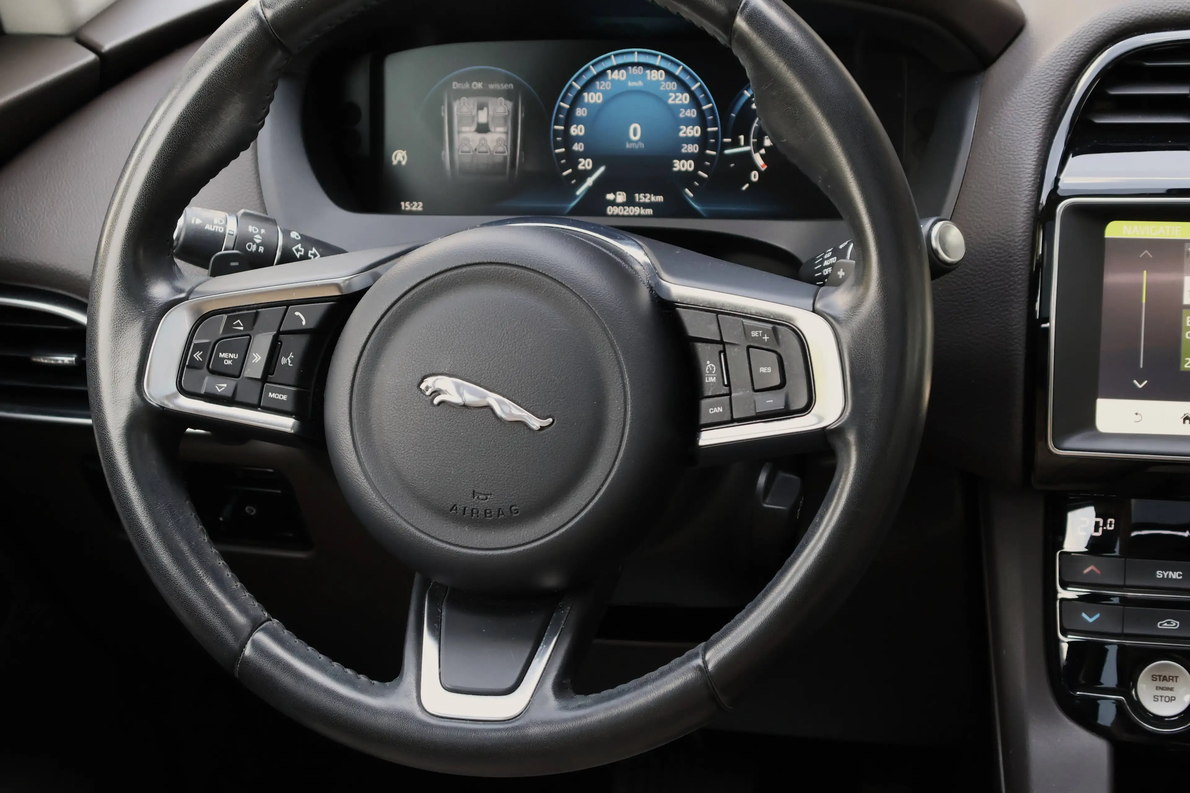 Jaguar F-Pace F-Pace 2.0 D AWD Pano CruiseC CarPlay MERIDIAN Garantie* — photo 12