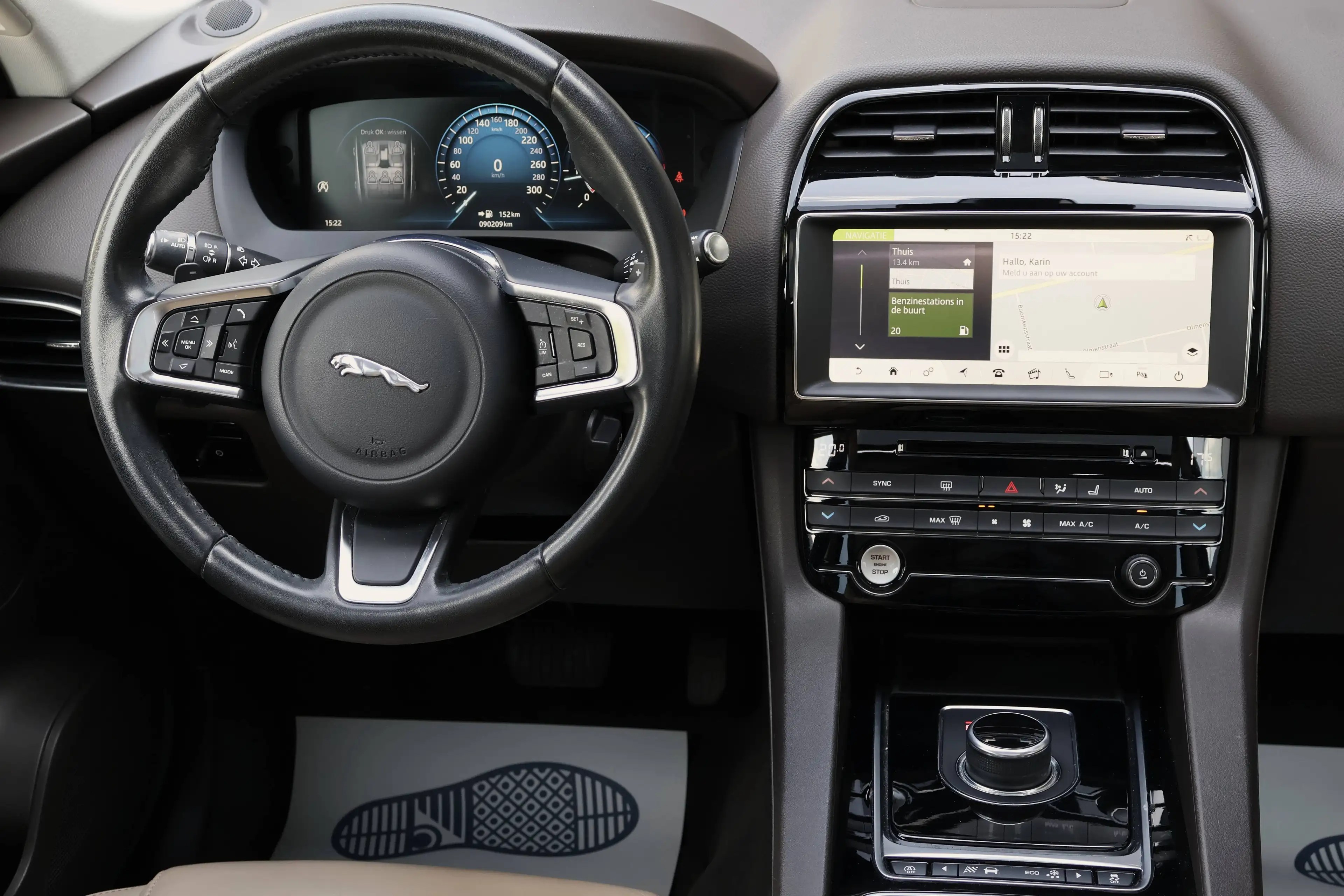 Jaguar F-Pace F-Pace 2.0 D AWD Pano CruiseC CarPlay MERIDIAN Garantie* — photo 11