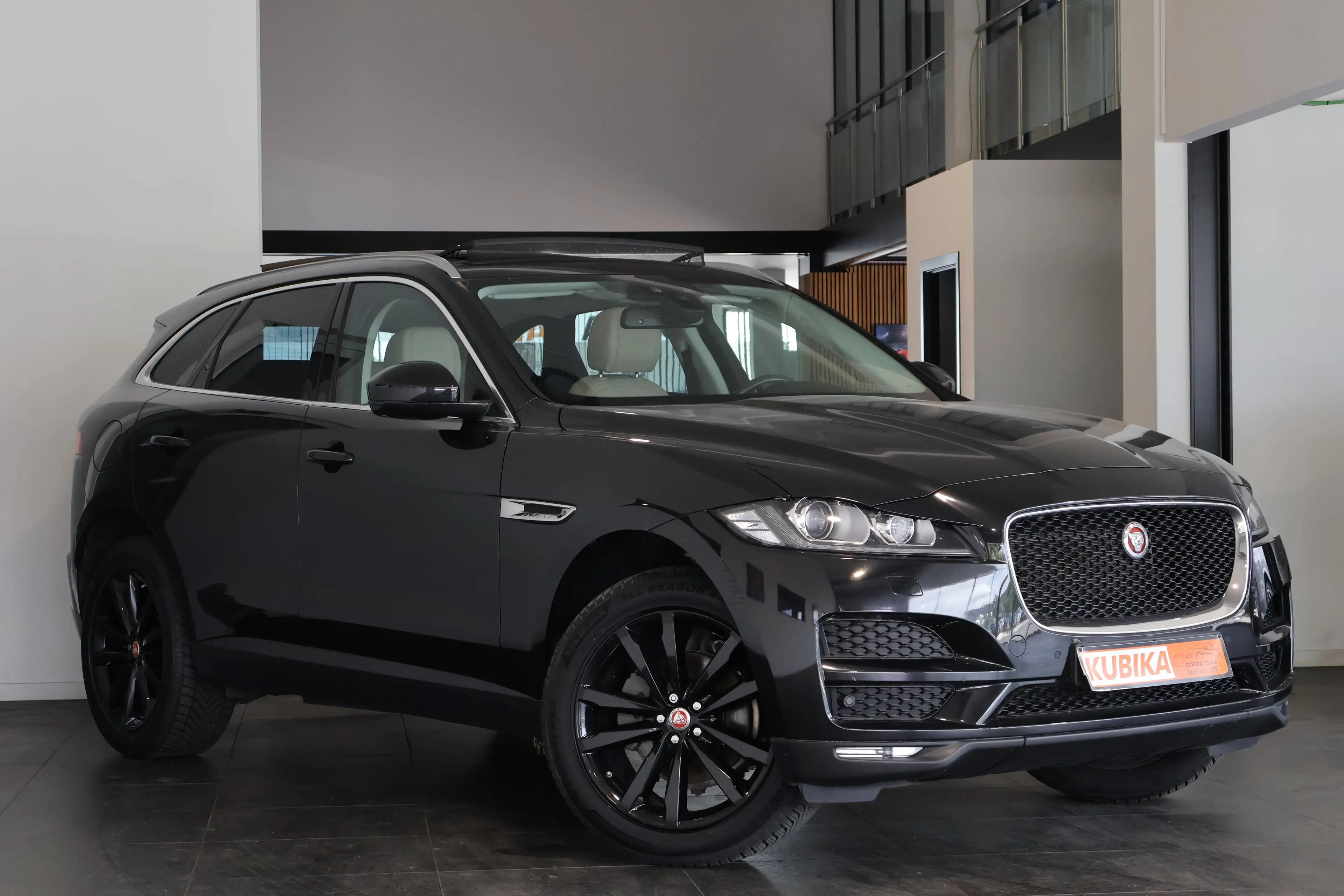 Jaguar F-Pace F-Pace 2.0 D AWD Pano CruiseC CarPlay MERIDIAN Garantie* — photo 3