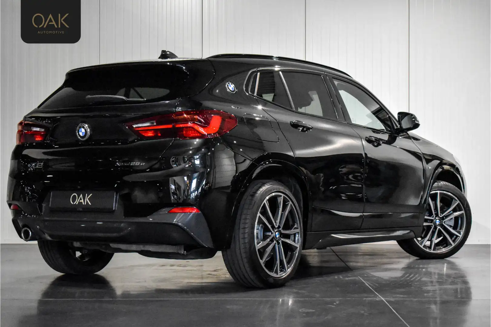 BMW X2 xDrive25e | M-Sport | Navi | Panorama | Leder | Me Zwart - 2