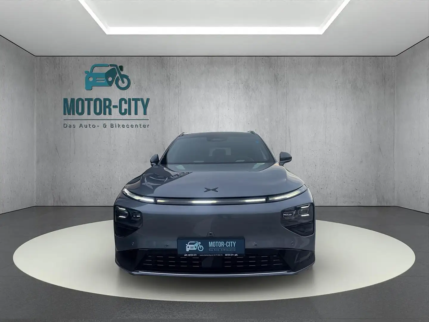 Xpeng G9 Performance AWD Grau - 2