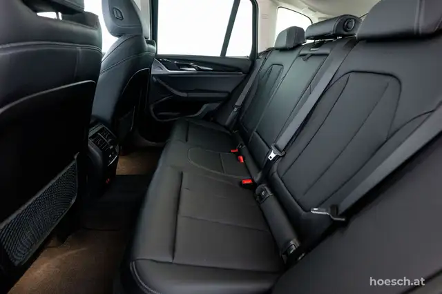BMW X3 view 8