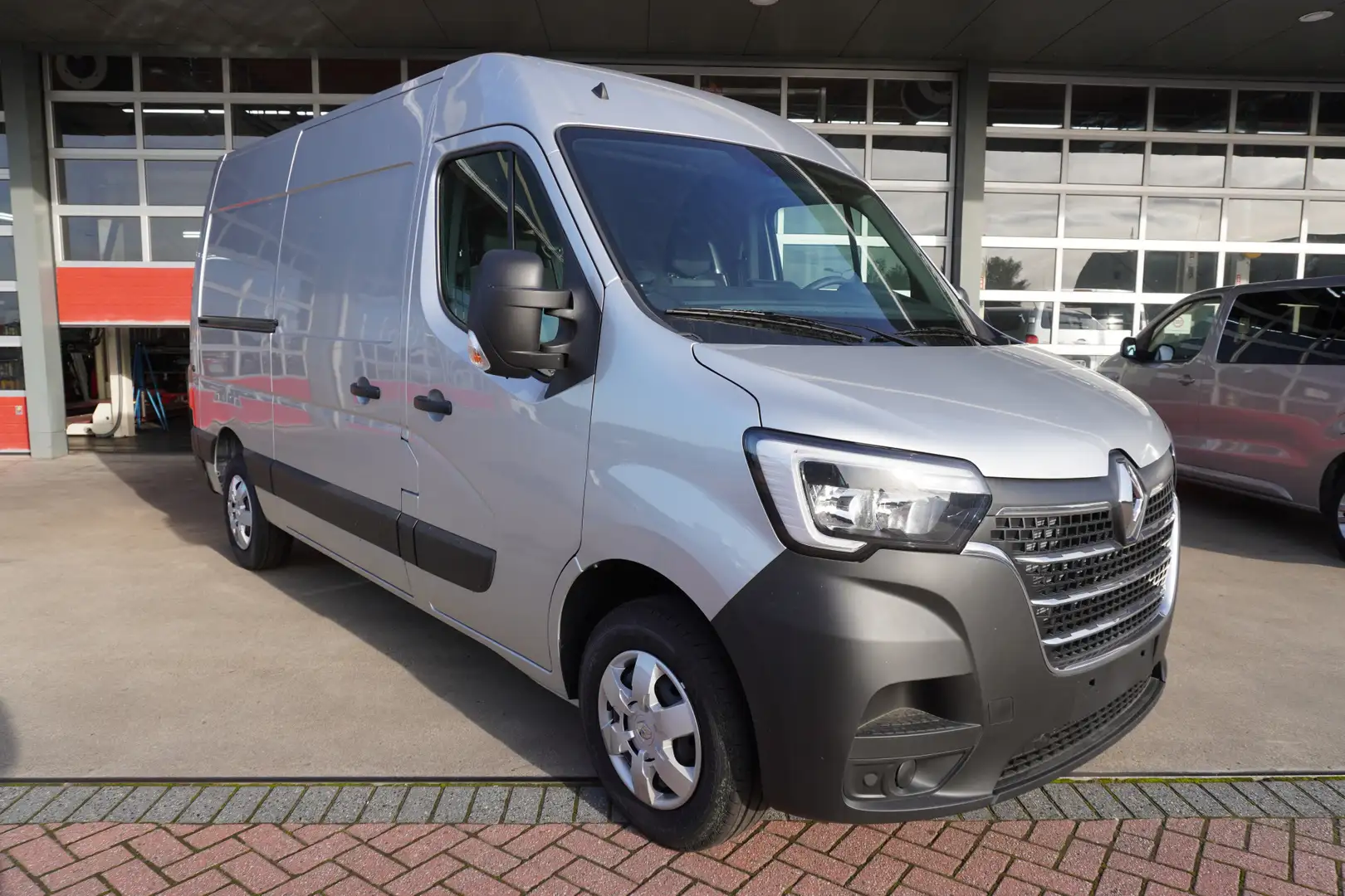 Renault Master T33 2.3 dCi 135PK L2H2 Comfort Nr. V080 | Airco | Gri - 2