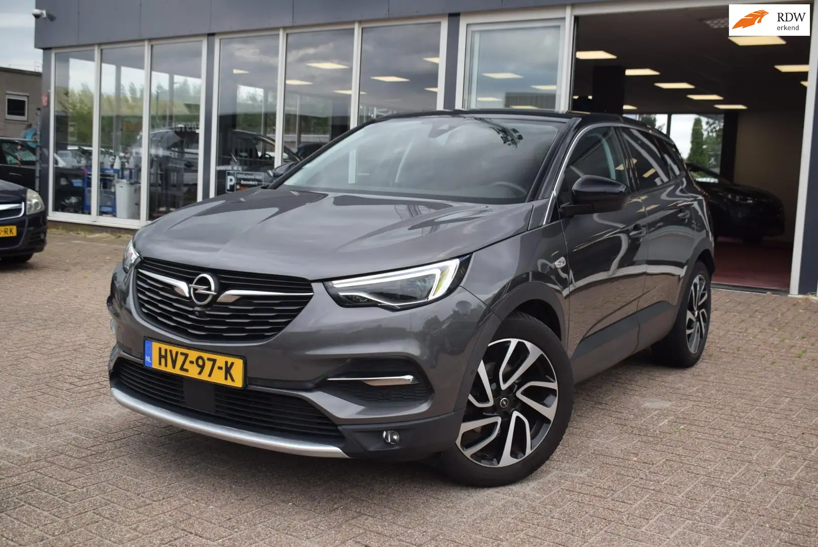 Opel Grandland X 1.2 Turbo Business Executive|AUTOMAAT |CLIMATE en Grijs - 1