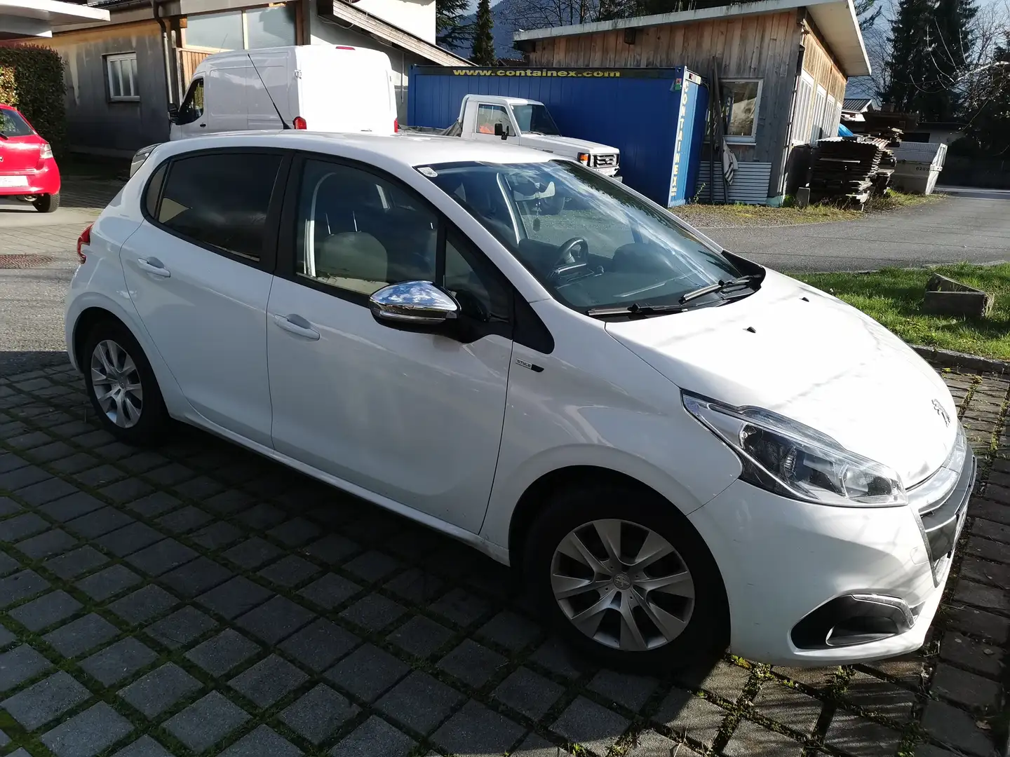 Peugeot 208 208 Style 1,2 PureTech 82 Style Weiß - 1