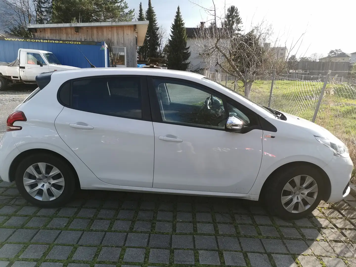 Peugeot 208 208 Style 1,2 PureTech 82 Style Weiß - 2