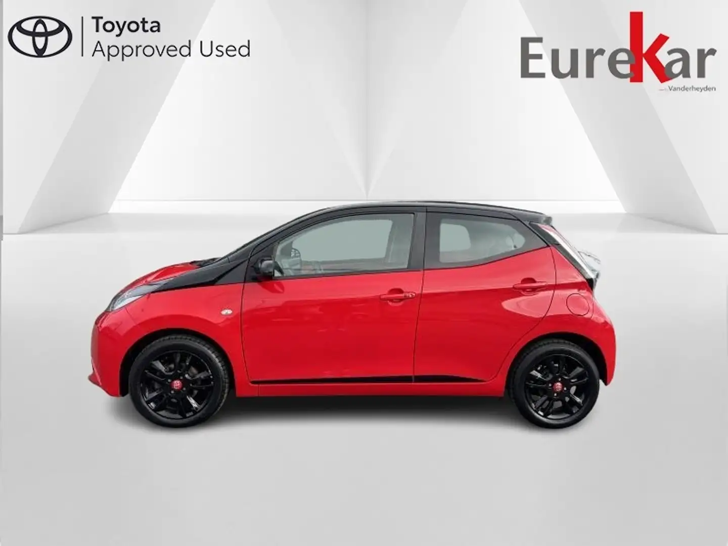 Toyota Aygo 1.0 VVT-i X-STYLE Rood - 2