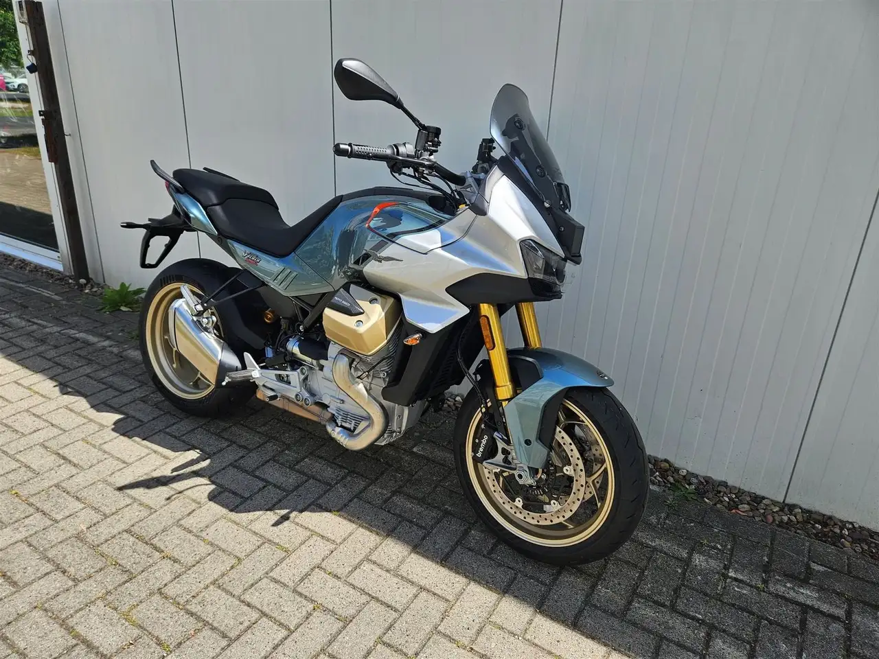 Moto Guzzi V 100