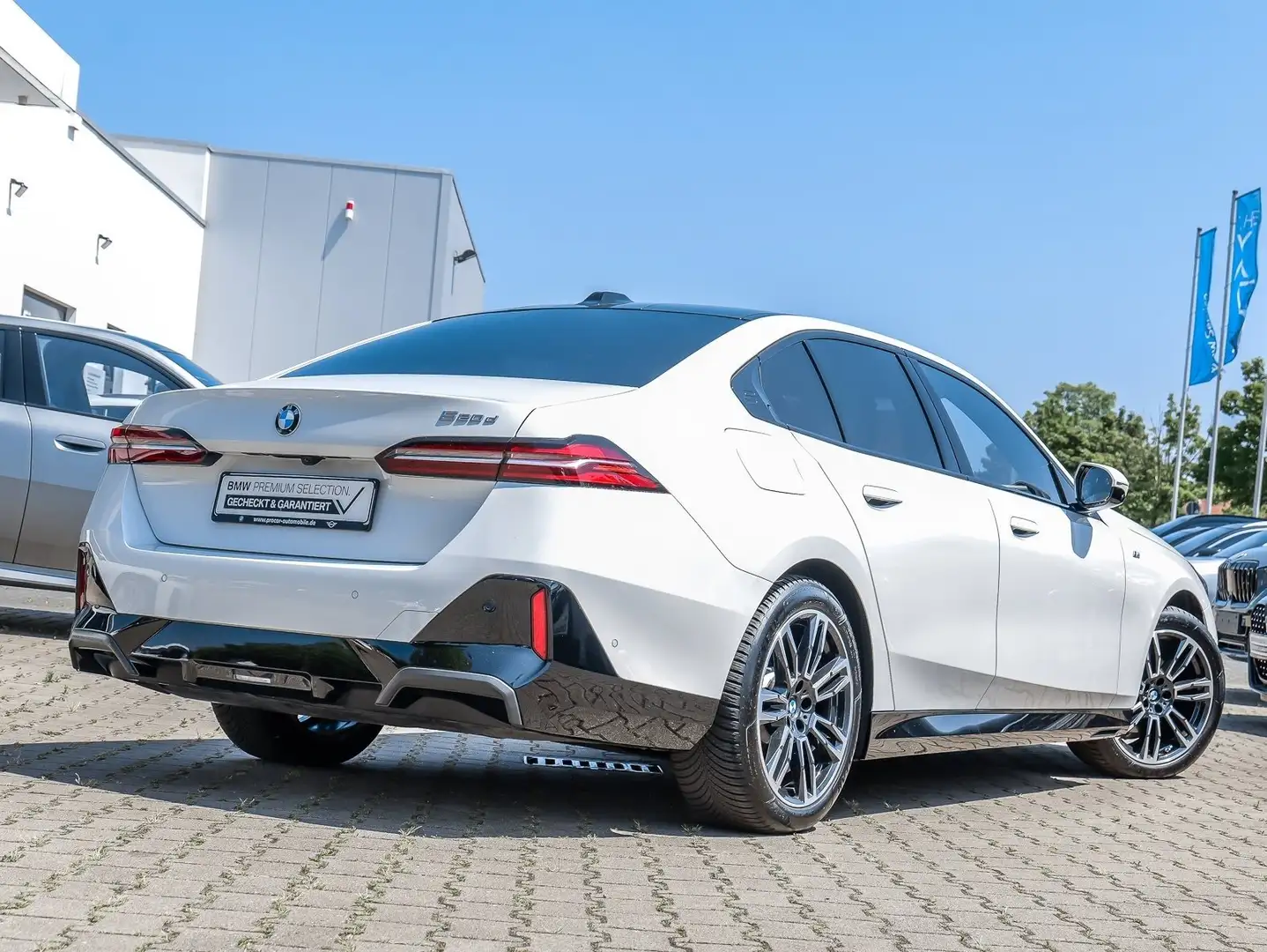 BMW 520 d MSport Adap.LED AHK Pano H/K DA+ PA+ Memory Weiß - 2