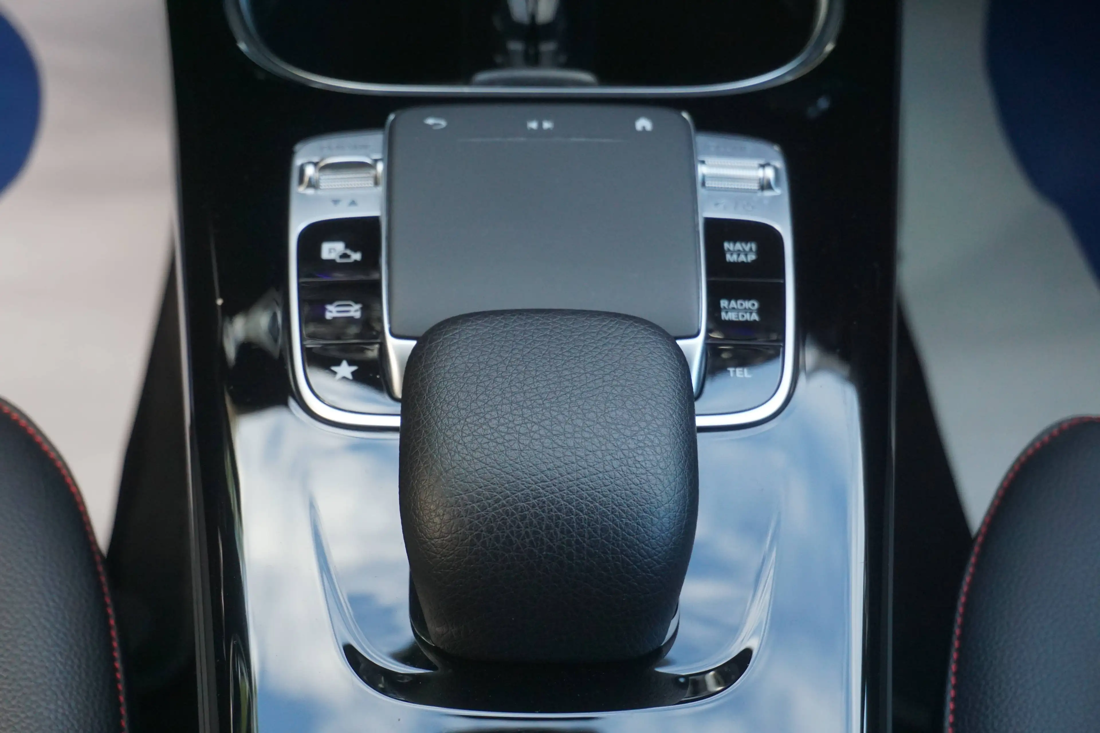 Mercedes-Benz CLA 180 CLA 180 d-Amg-Pack-Navi-ParkeerS-CruiseC-Airco-Garantie — photo 11