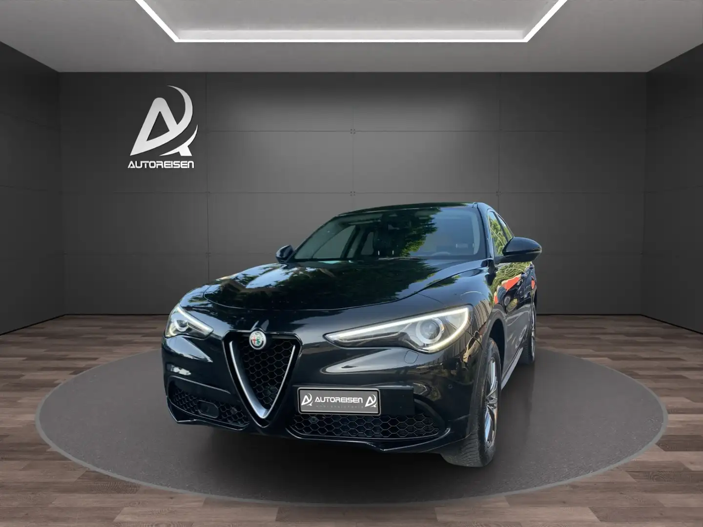 Alfa Romeo Stelvio 2.0 Turbo 200 CV AT8 Q4 Super crna - 1