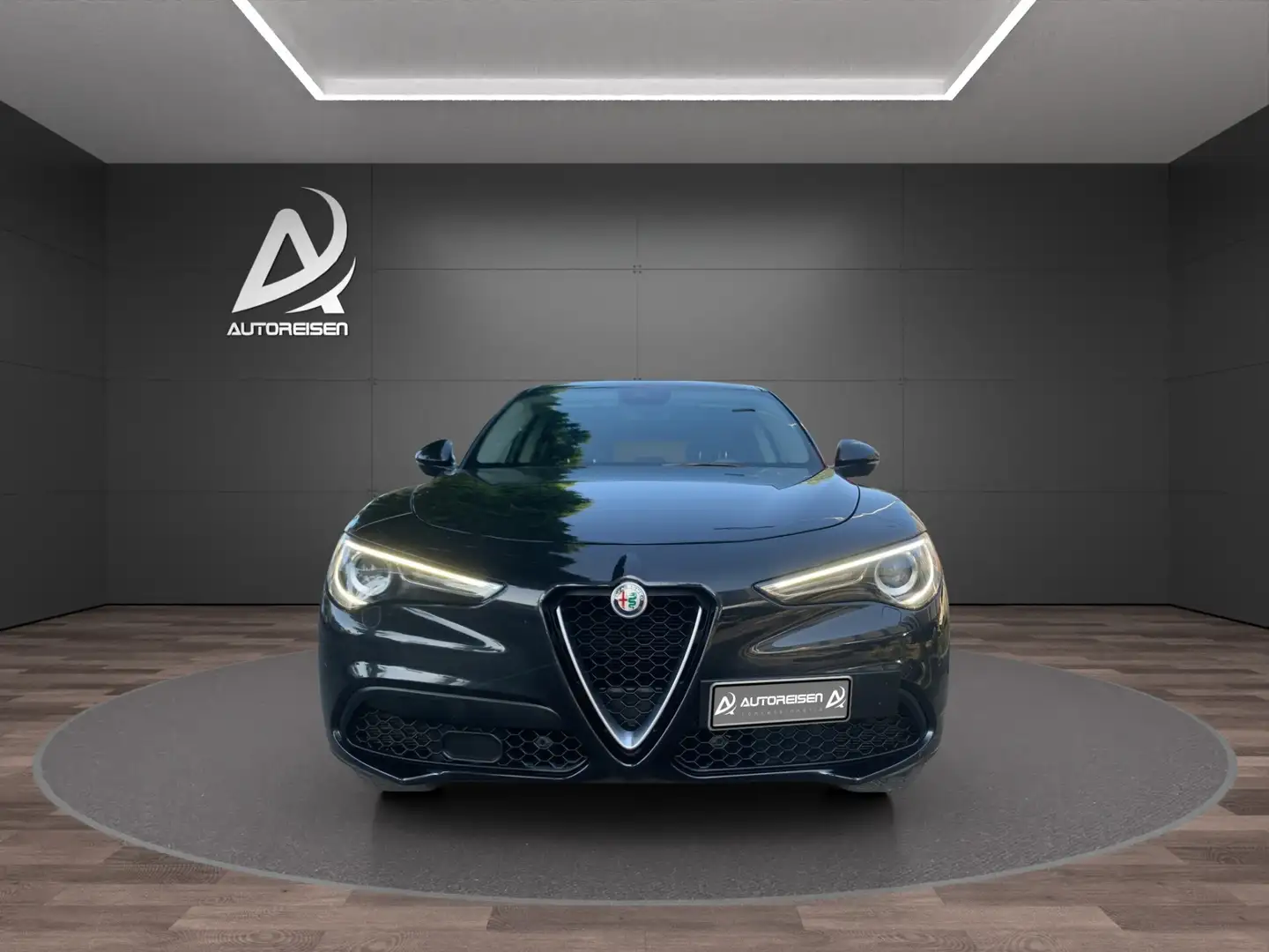 Alfa Romeo Stelvio 2.0 Turbo 200 CV AT8 Q4 Super crna - 2
