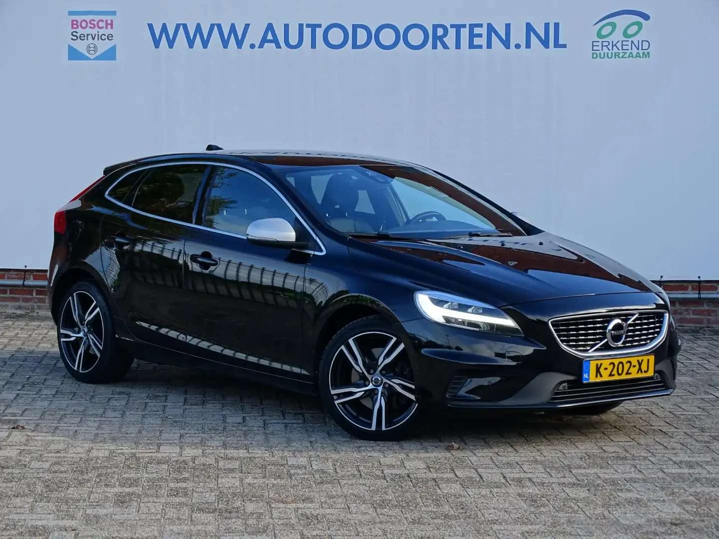 Volvo V40 1.5 T2 Inscription|Harman Kardon|Navi|Stoelverwarm Noir - 1