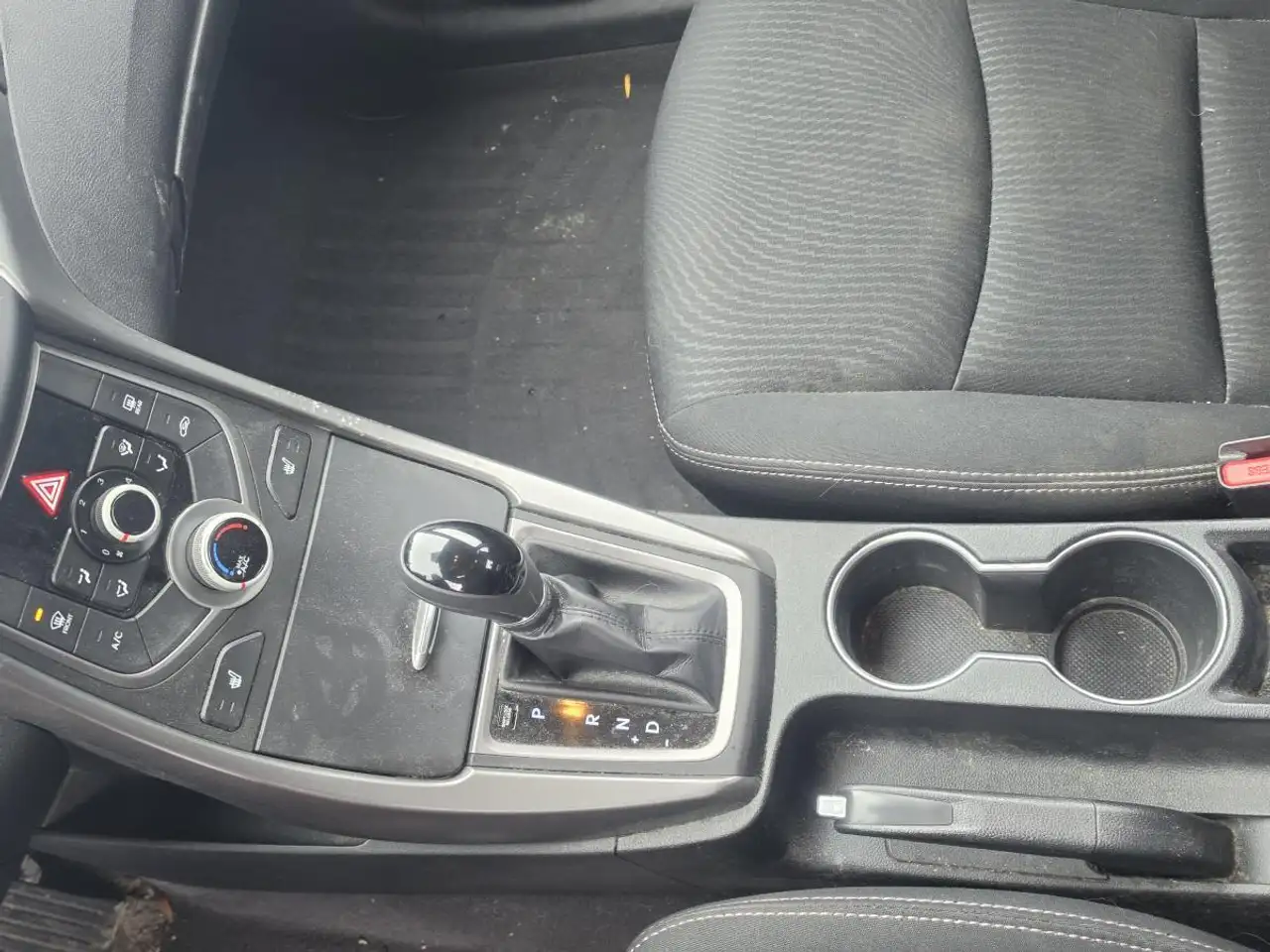 Hyundai ELANTRA снимка Hyundai ELANTRA