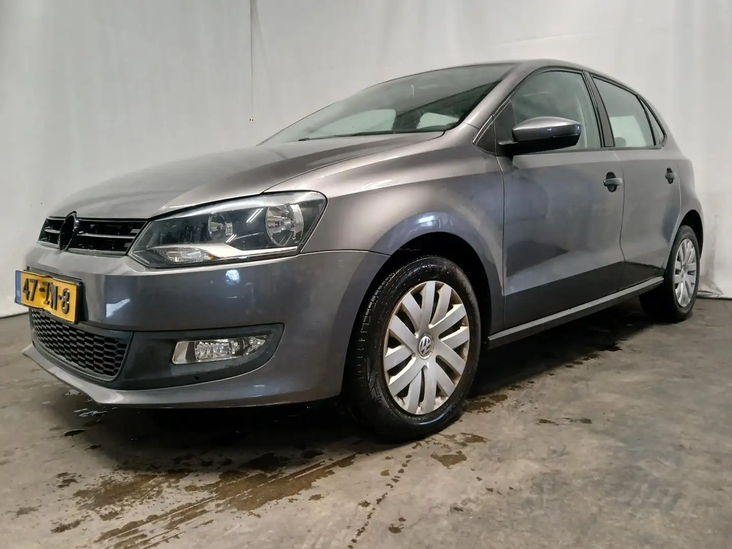 Volkswagen Polo 1.2 TSI BlueMotion Comfort Edition - Front / Achte Grijs - 2