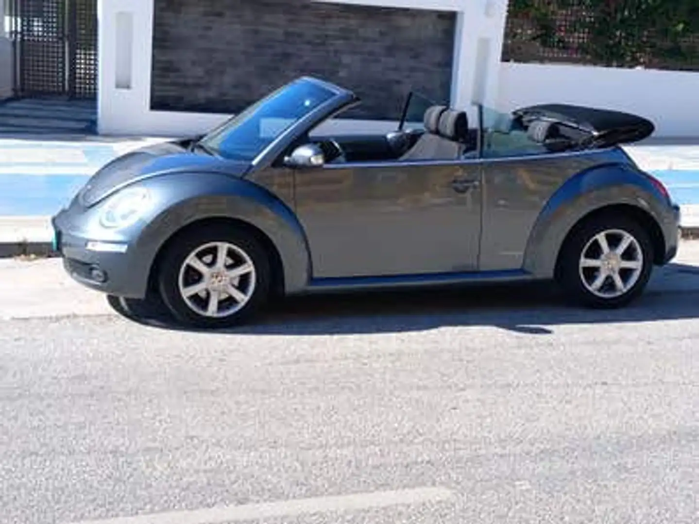 Volkswagen New Beetle Cabriolet Gris - 1