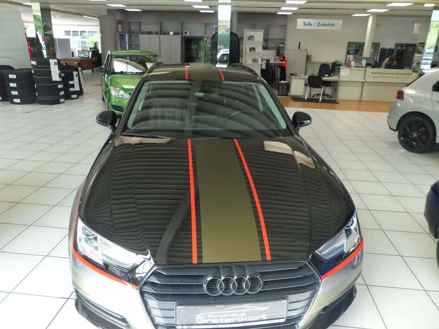 Audi A4 2,0 TDI ultra,Sonderfolierung+Felgen Schwarz - 1