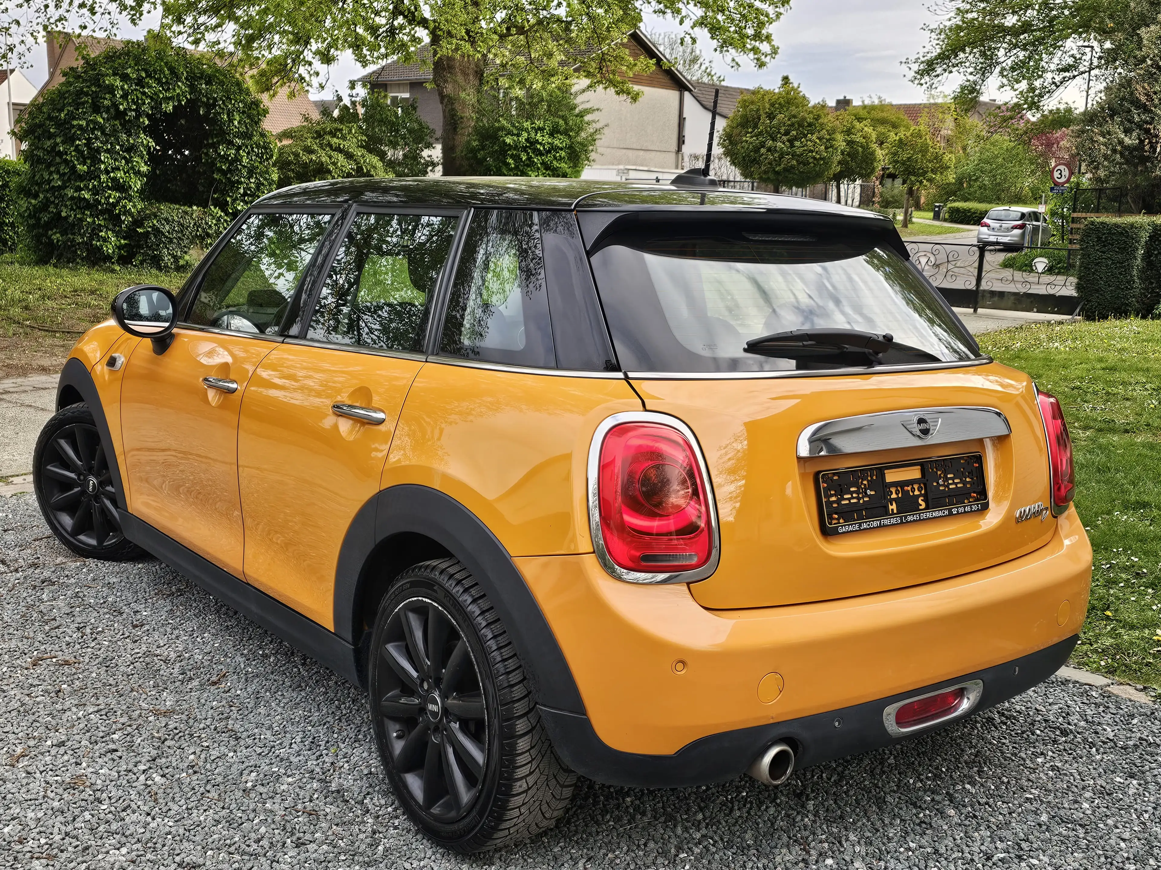MINI Cooper D 1.5 D* 1 MAIN * EURO 6b * XÉNON+CUIR+NAVI+...* — photo 2