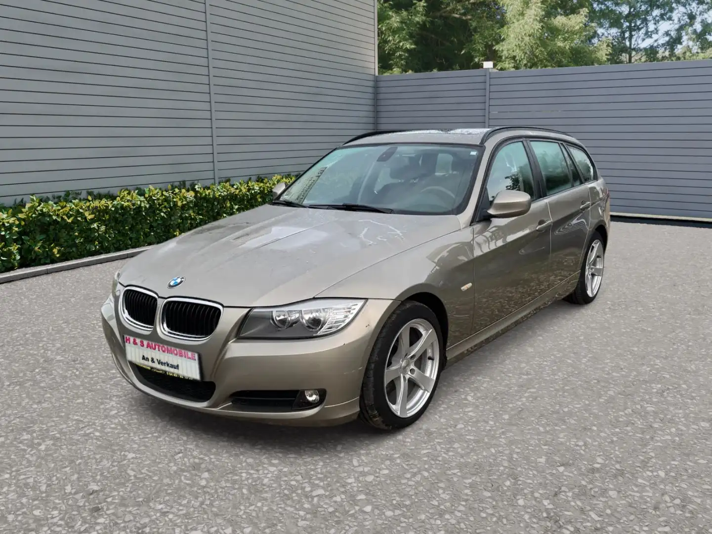 BMW 320 i Touring Edition Sport Braun - 1