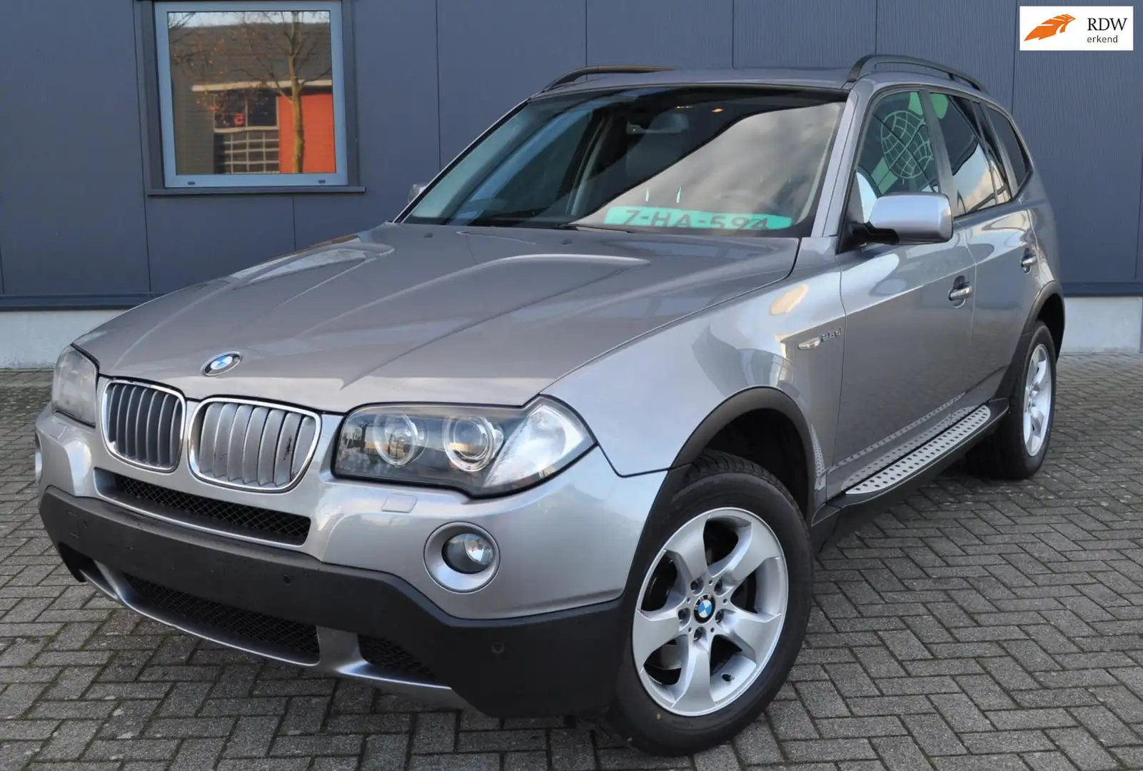 BMW X3 2.5si Executive, netto € 11.500 ex BTW, Panoramada Grijs - 1