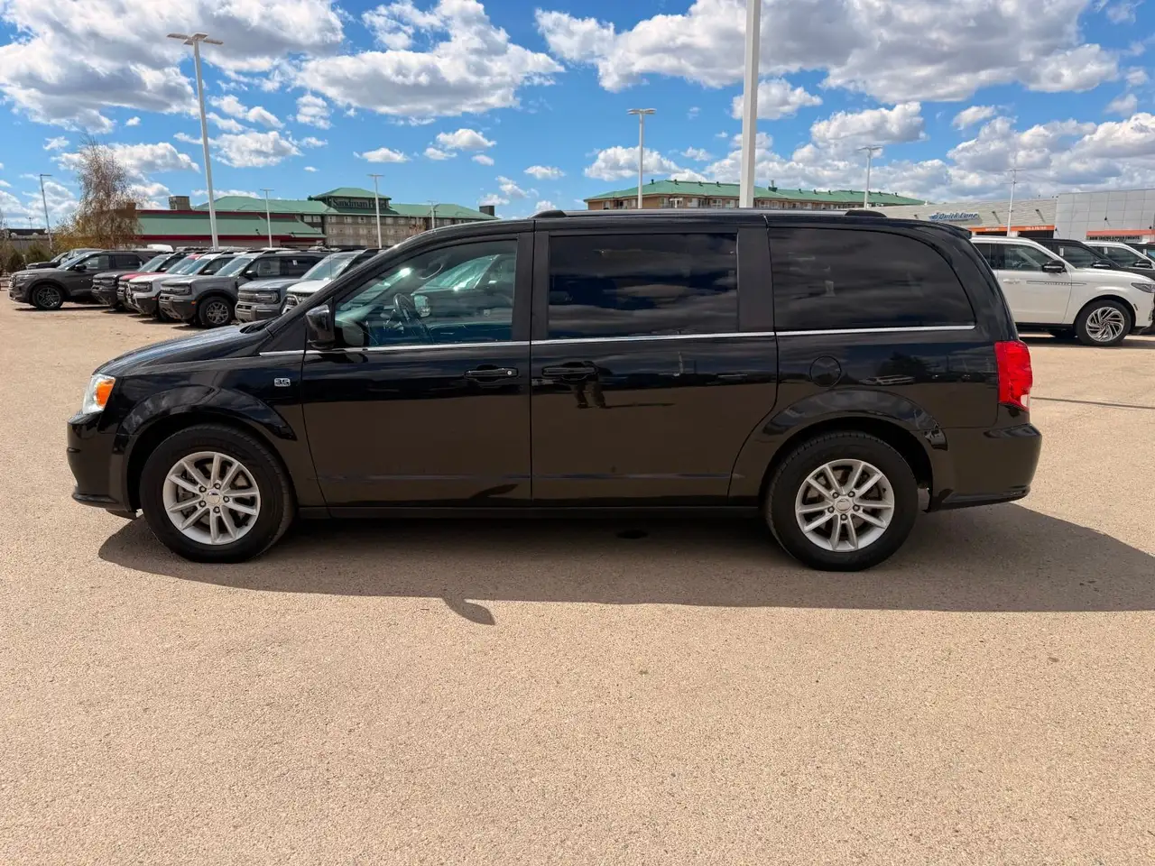 Dodge Grand Caravan снимка Dodge Grand Caravan
