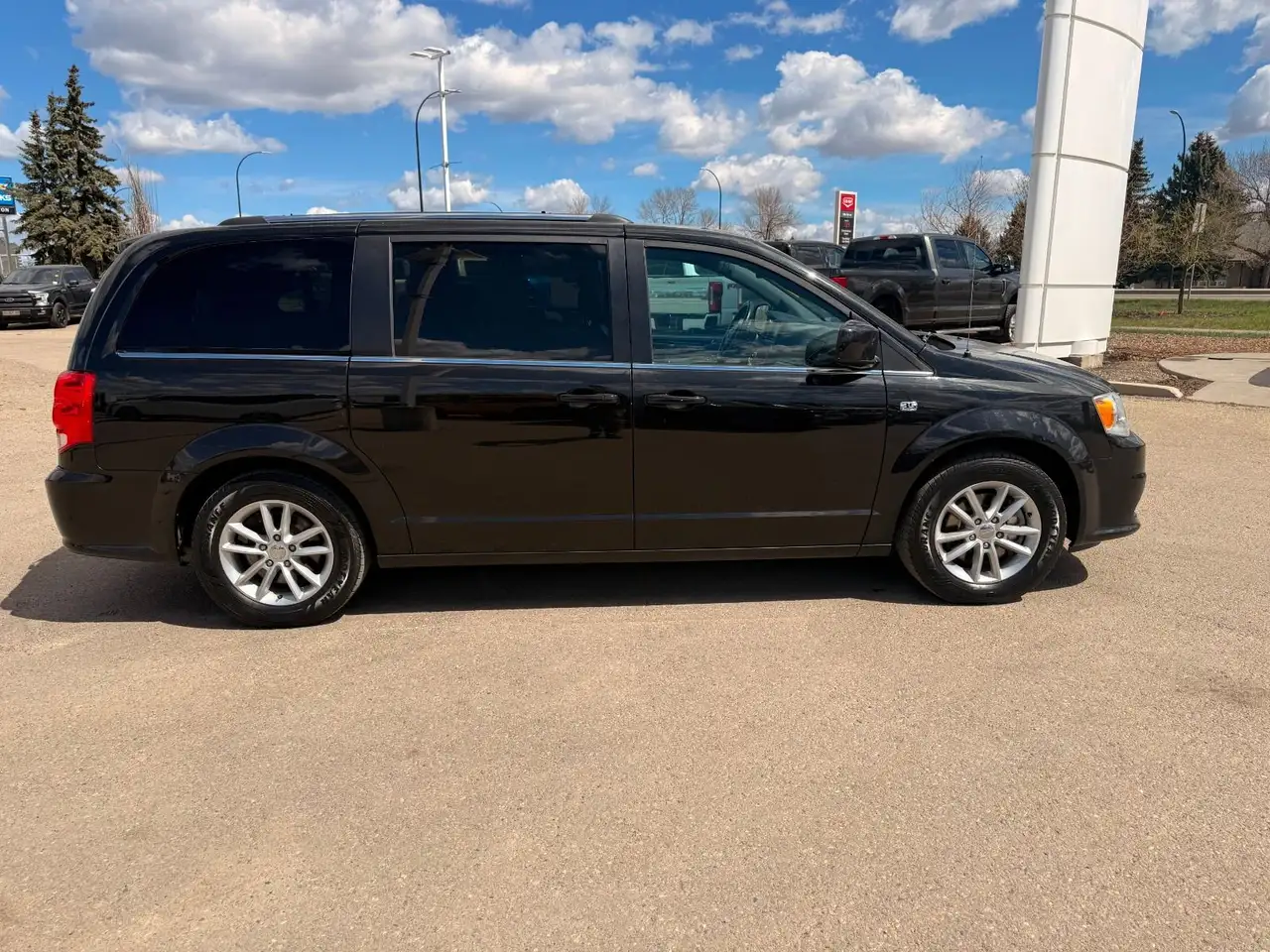 Dodge Grand Caravan снимка Dodge Grand Caravan