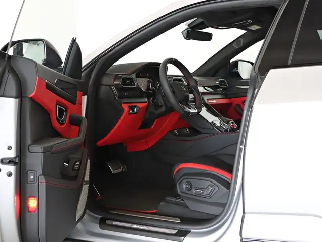 Lamborghini Urus view 14