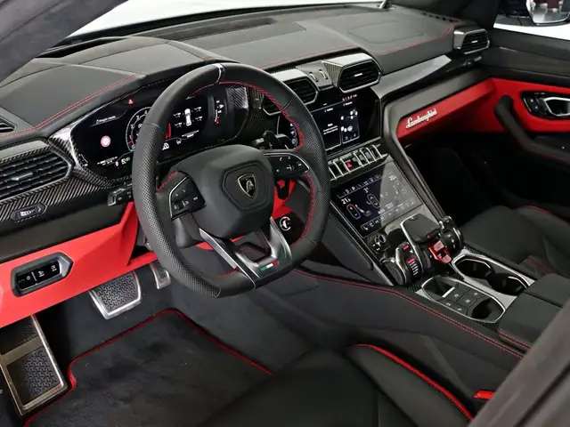 Lamborghini Urus view 7