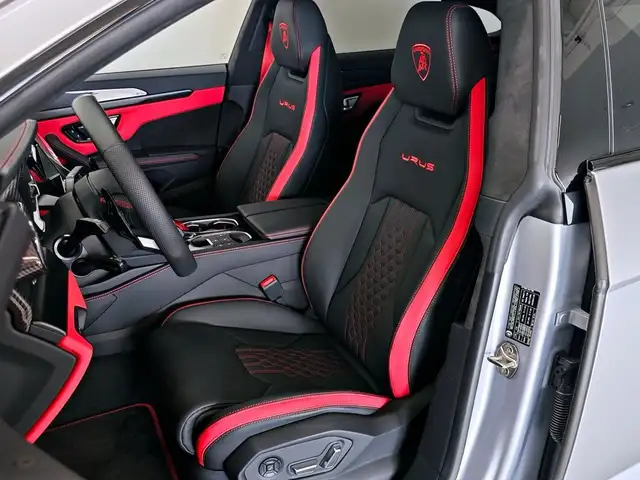 Lamborghini Urus view 12