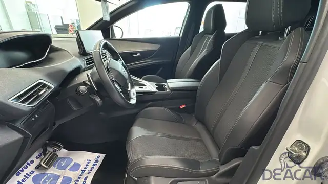Peugeot 3008 view 11