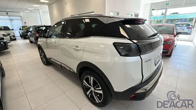Peugeot 3008 view 5