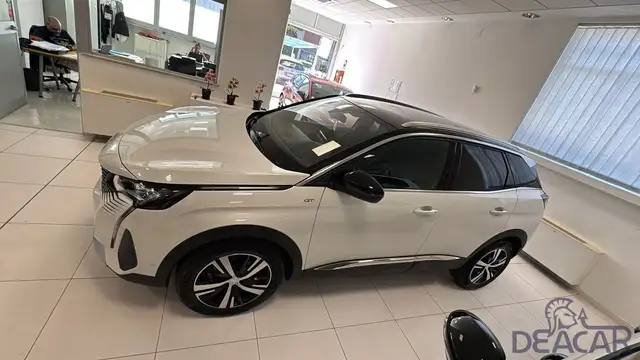 Peugeot 3008 view 3