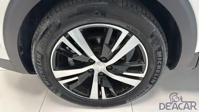 Peugeot 3008 view 4