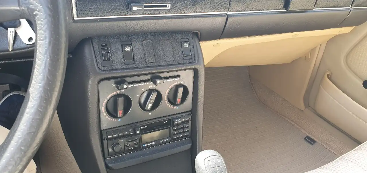 Mercedes-Benz 200 W 123, foto 12