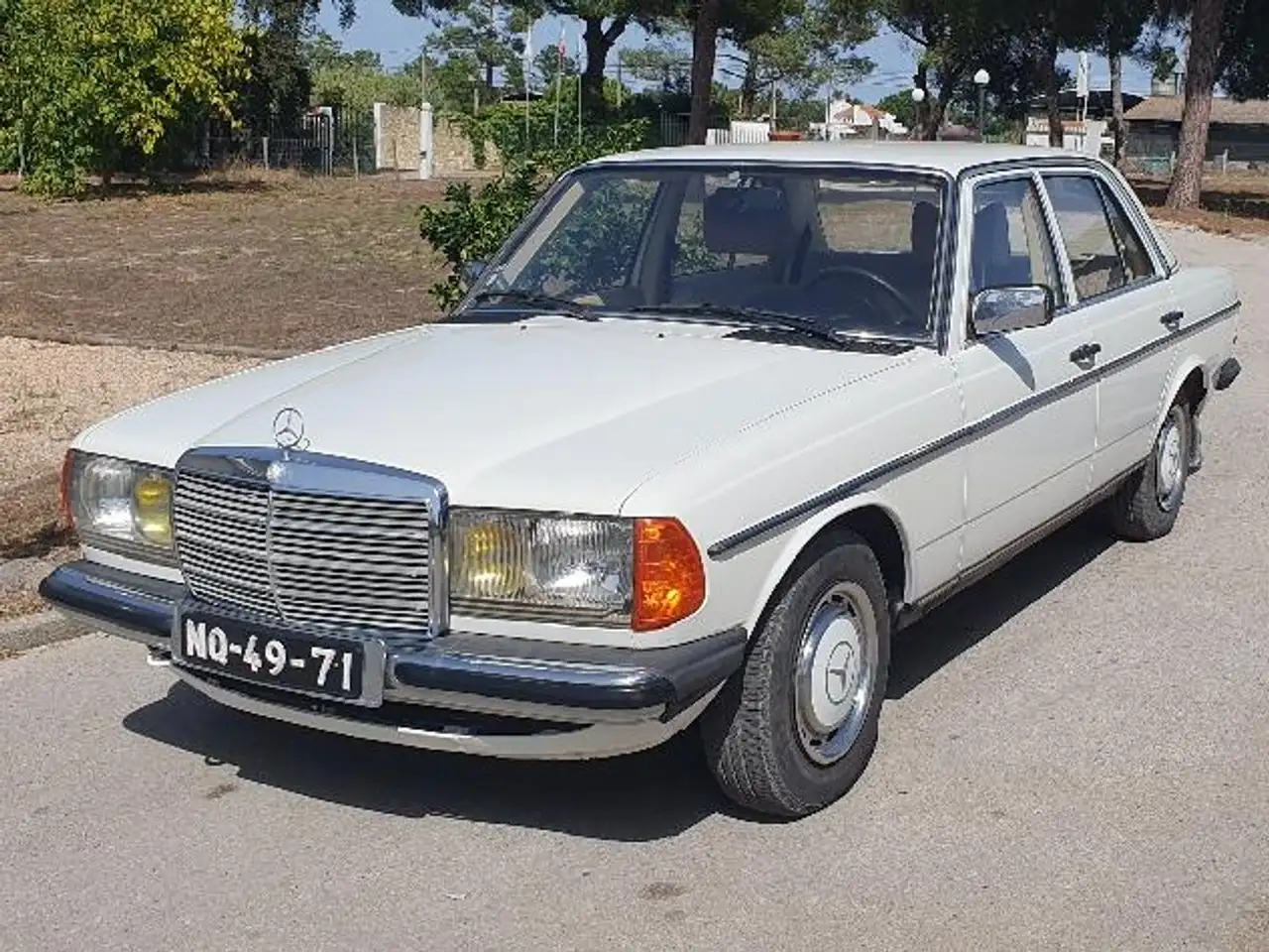 Mercedes-Benz 200 W 123, foto 1
