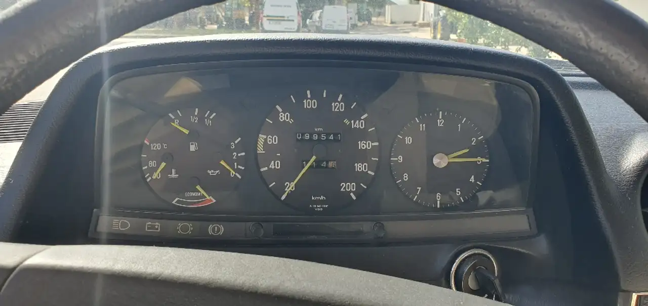 Mercedes-Benz 200 W 123, foto 11