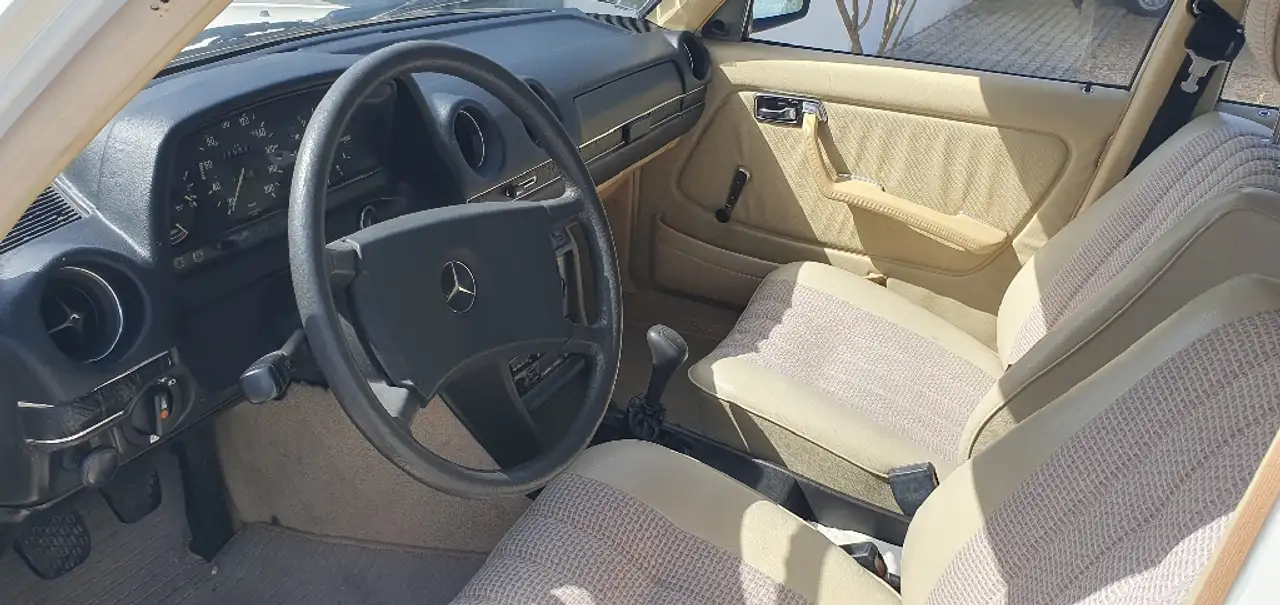 Mercedes-Benz 200 W 123, foto 7