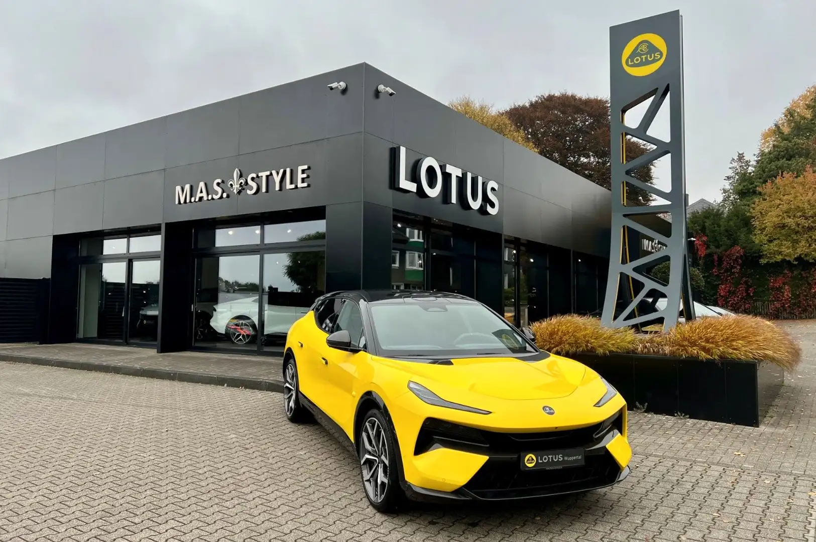 Lotus Eletre R KEF  Glasdach Carbon Gelb - 1