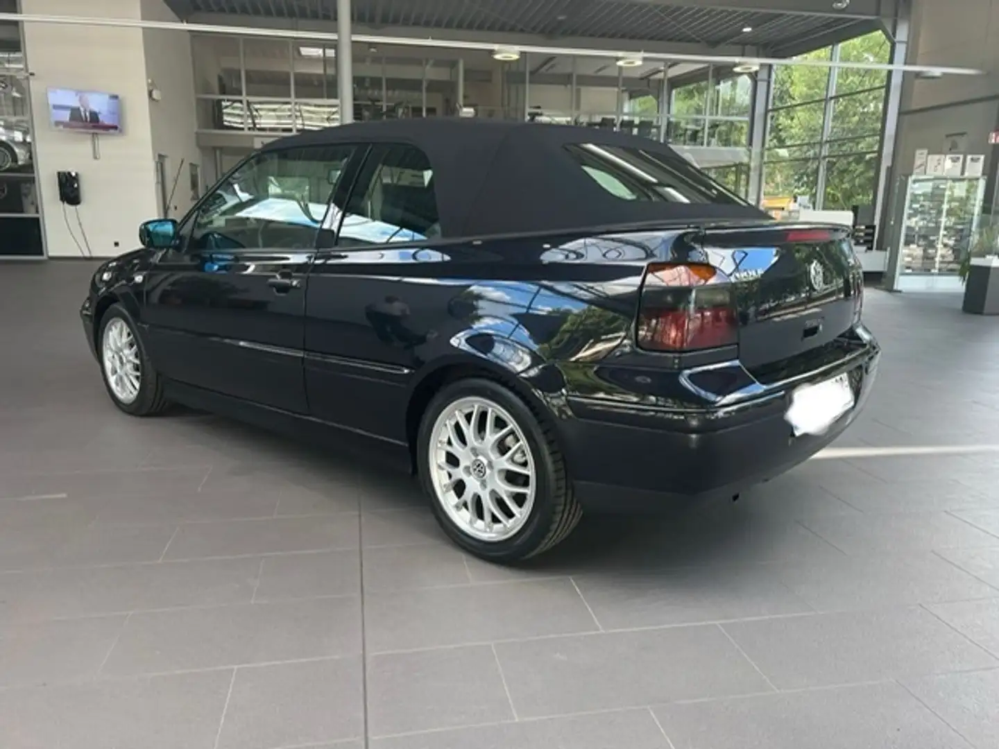 Volkswagen Golf Cabriolet Golf+Cabrio+2.0+Colour+Concept Schwarz - 1