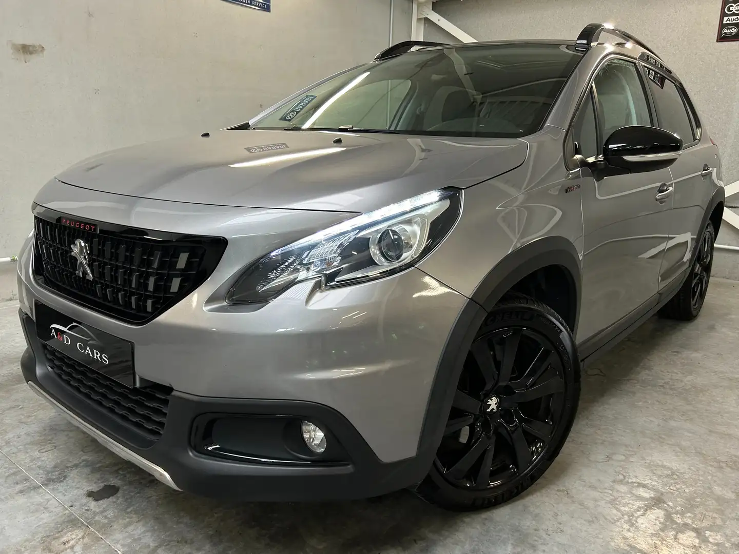 Peugeot 2008 1.2 GT Line S - NAVI - CRUISE - CAMERA- TOIT PANO Grijs - 1