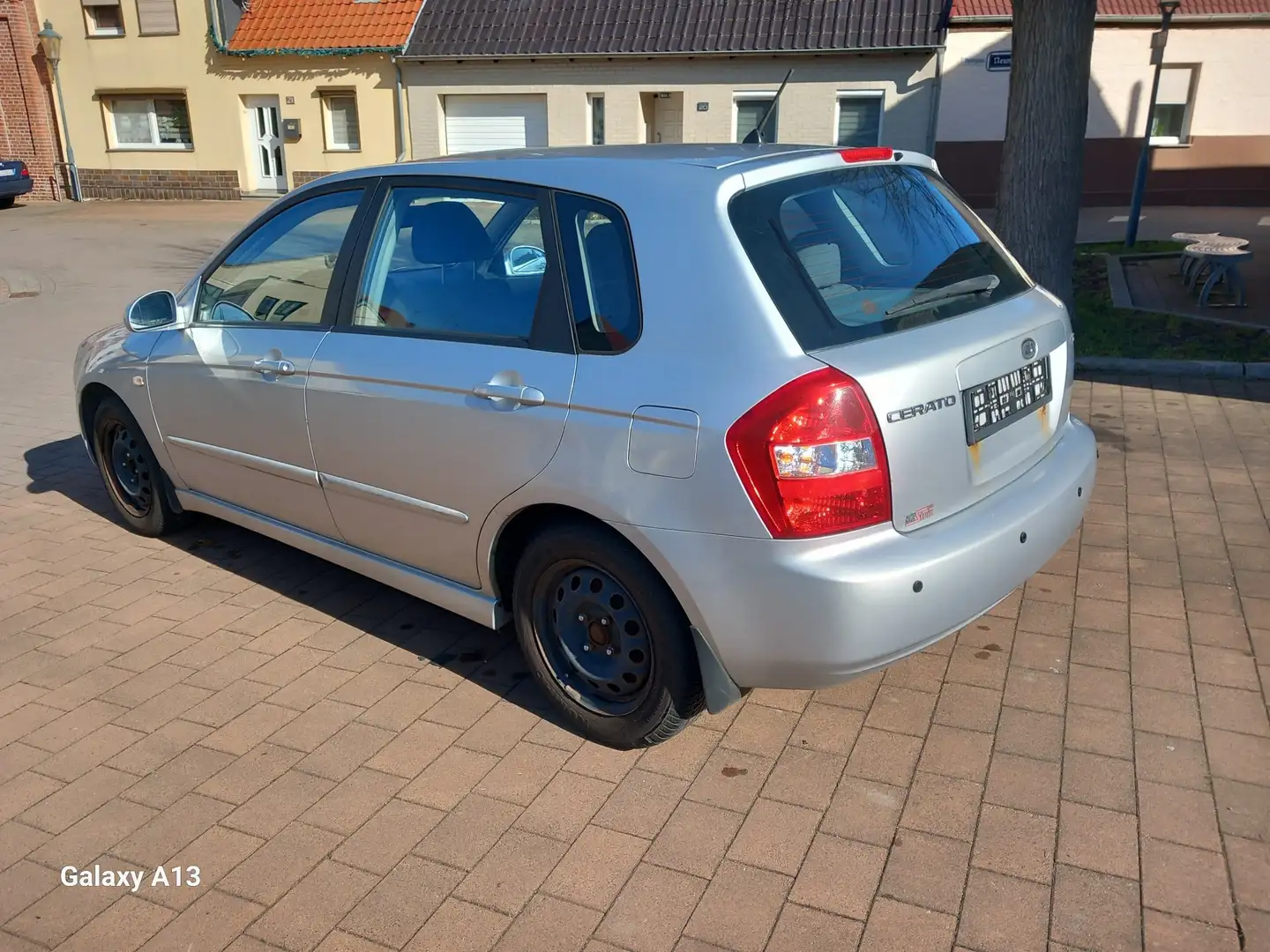 Kia Cerato Ideales Einsteigerauto HU/Insp NEU Plateado - 2