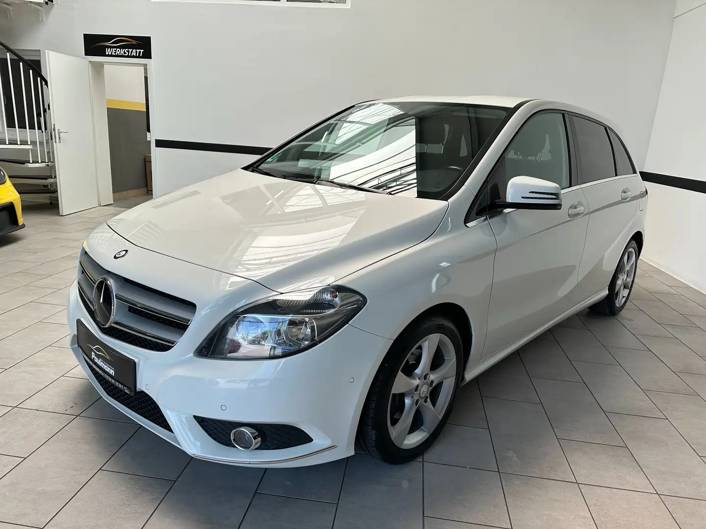 Mercedes-Benz B 180 (BlueEFFICIENCY) Klima*Sitzheiz.*AHK*PDC*1.Hand Weiß - 1