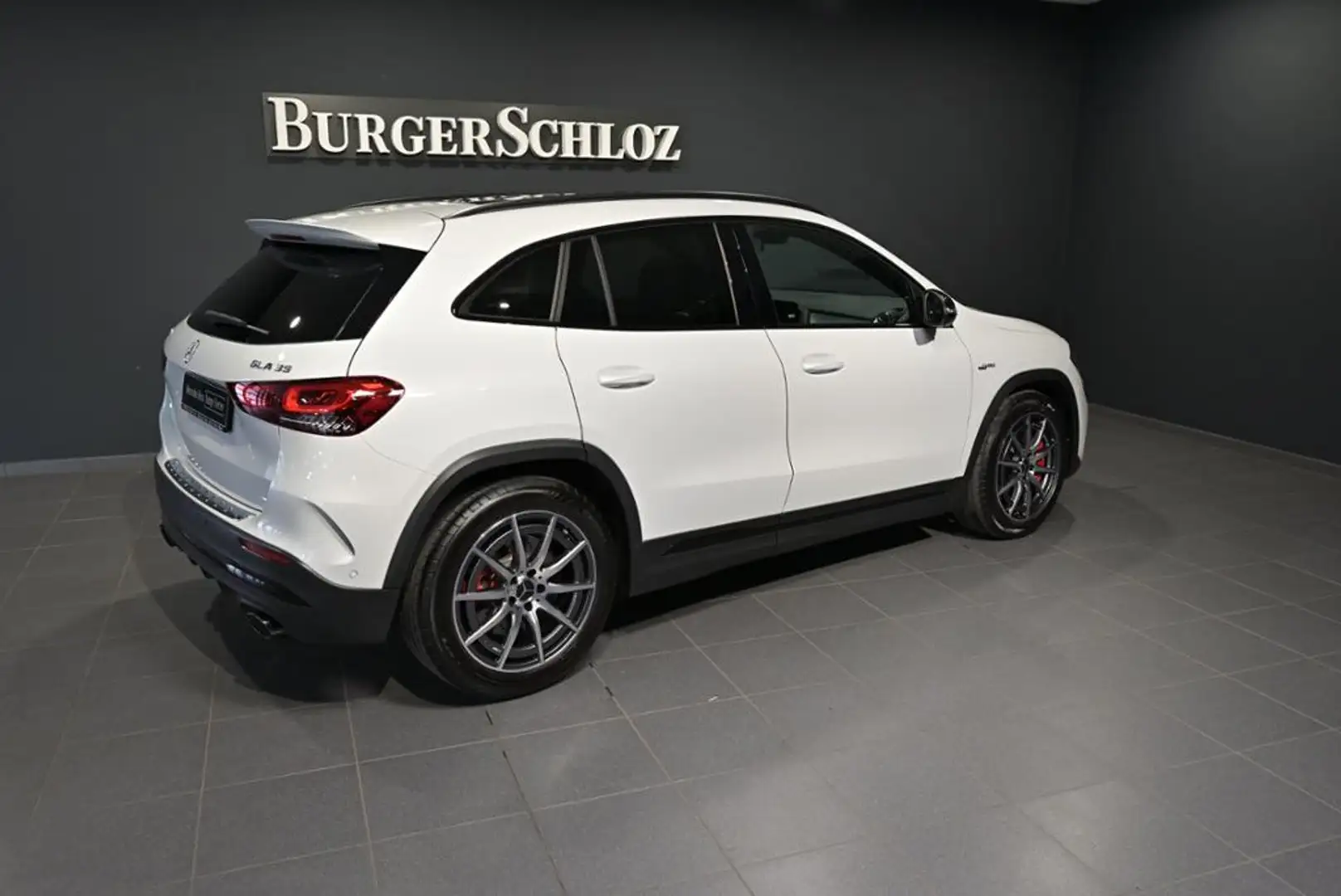 Mercedes-Benz A 35 AMG GL 4M AMG/360/MULTIB./DIST./PANO/NIGHT/ - 2