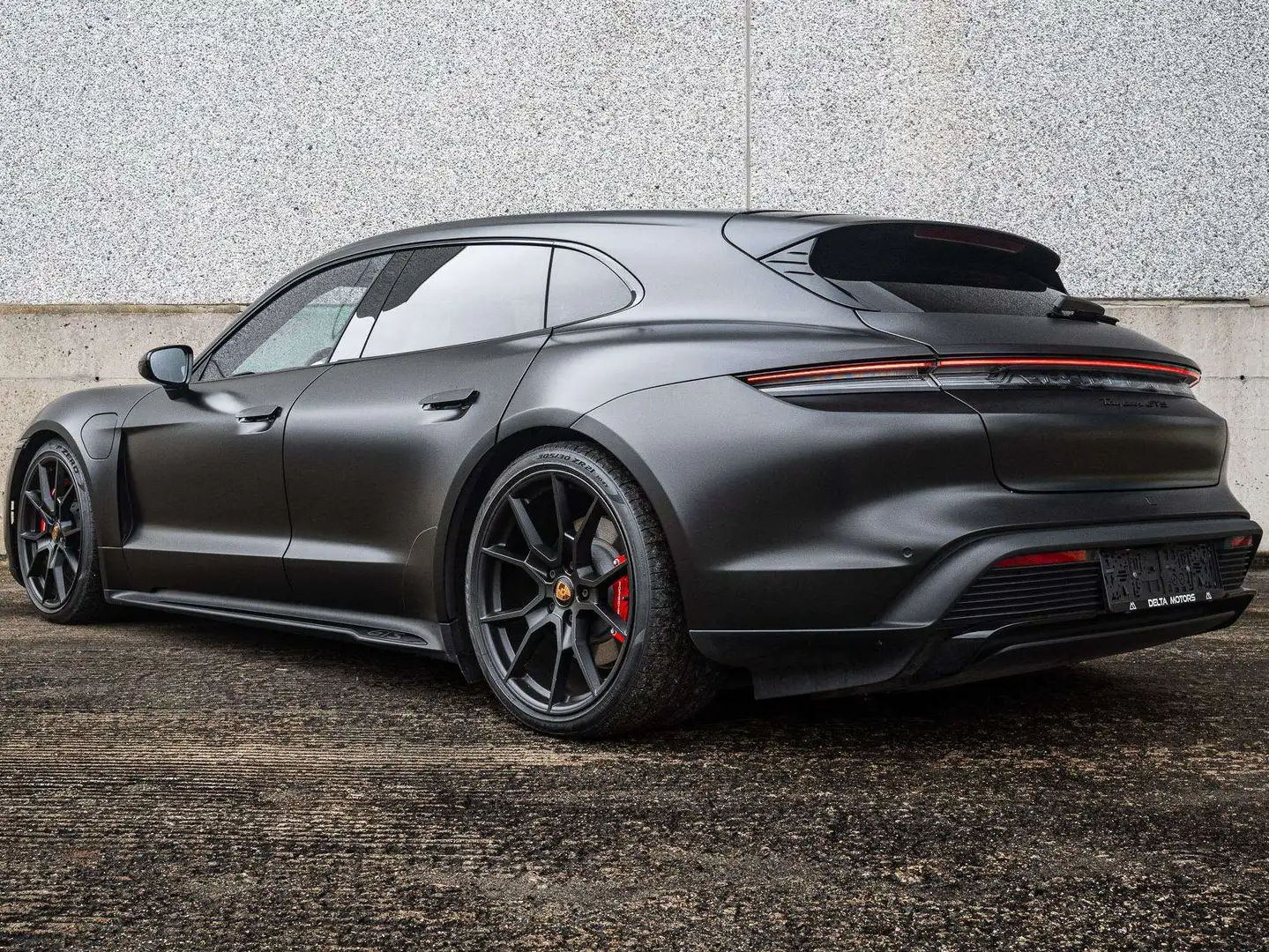 Porsche Taycan 93.4 kWh GTS Sport Turismo Noir - 1