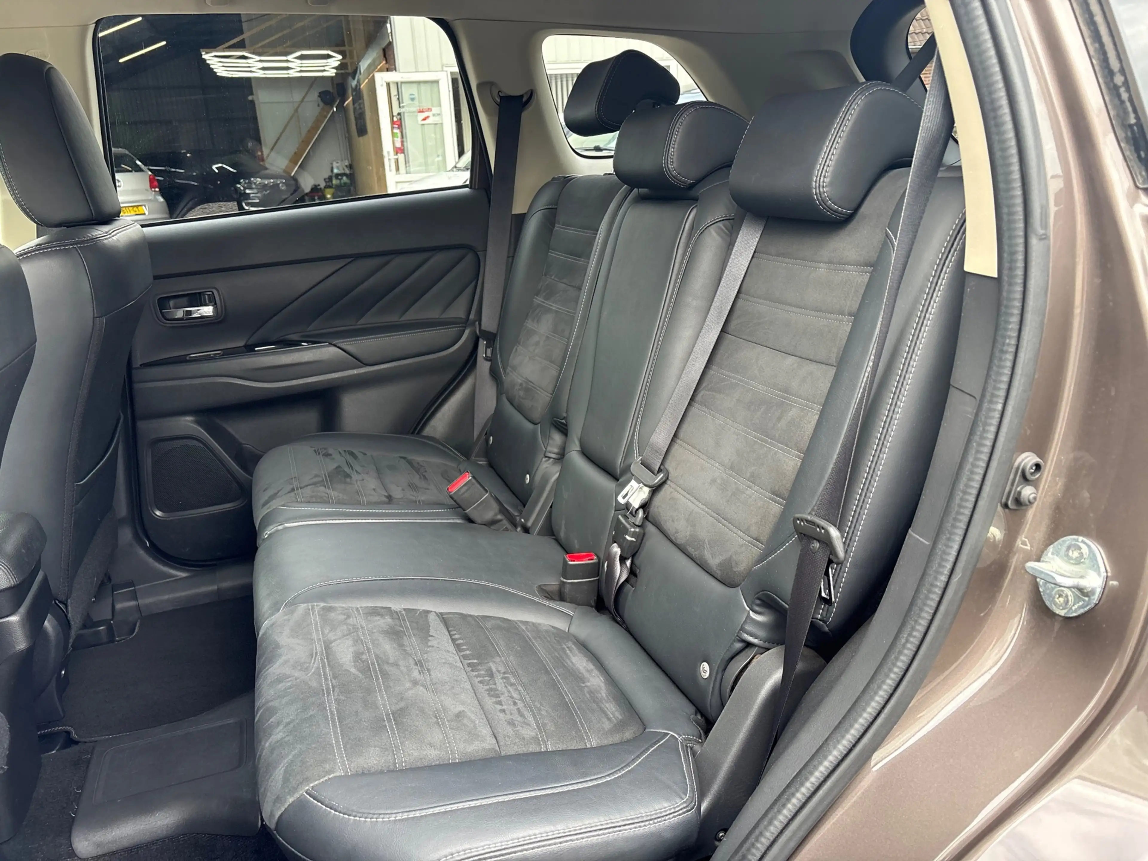 Mitsubishi Outlander 2.0 PHEV Executive Edition — photo 21
